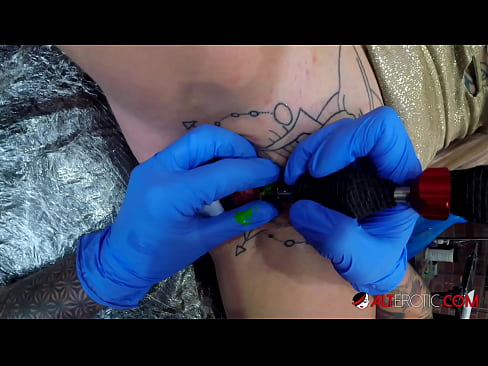 ❤️ Sully Savage mai tsananin jarfa ta yi tattoo a kan kwarin ta ❤ Ingantacciyar batsa ❌️❤
